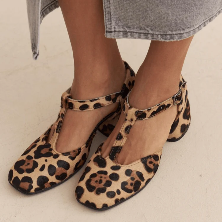 Tacones de bloque con tiras en T y leopardo