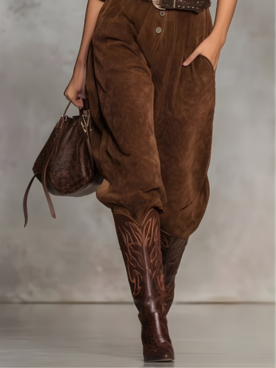 Mono marrón de ante con solapa y botones (incluye cinturón)