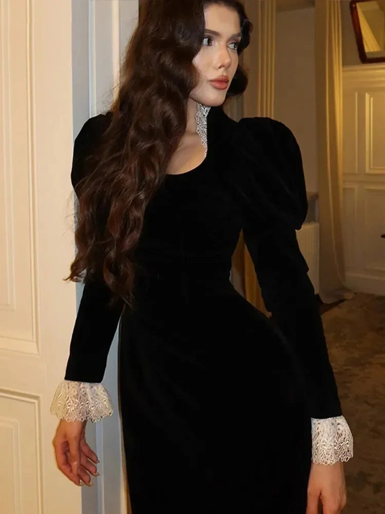 Vestido Elegante largo de terciopelo con ribete de encaje